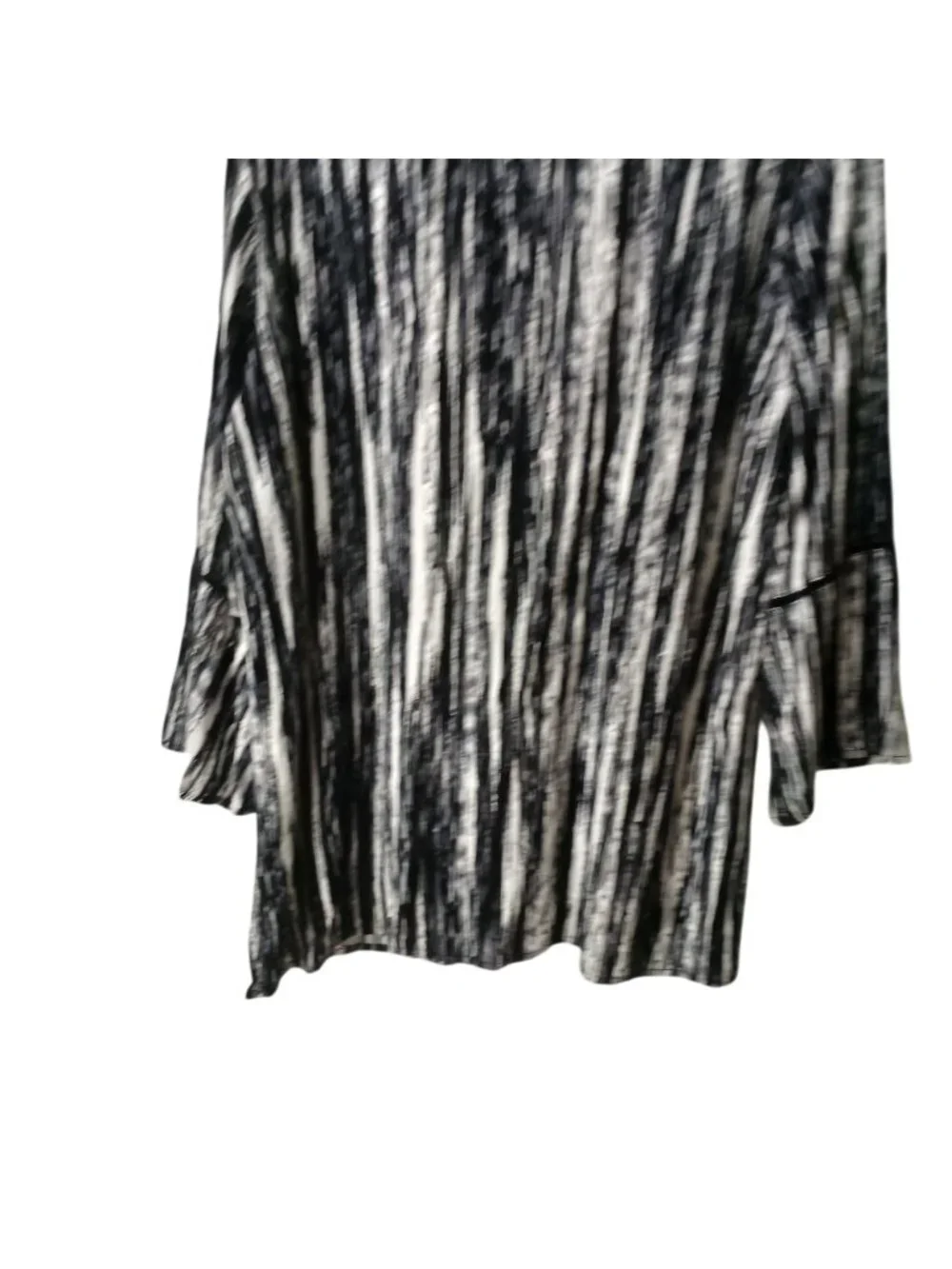 Gloria Vanderbilt Women's Large Nova Flutter Sleeve Blouse Black White #D-37 - Picture 5 of 7